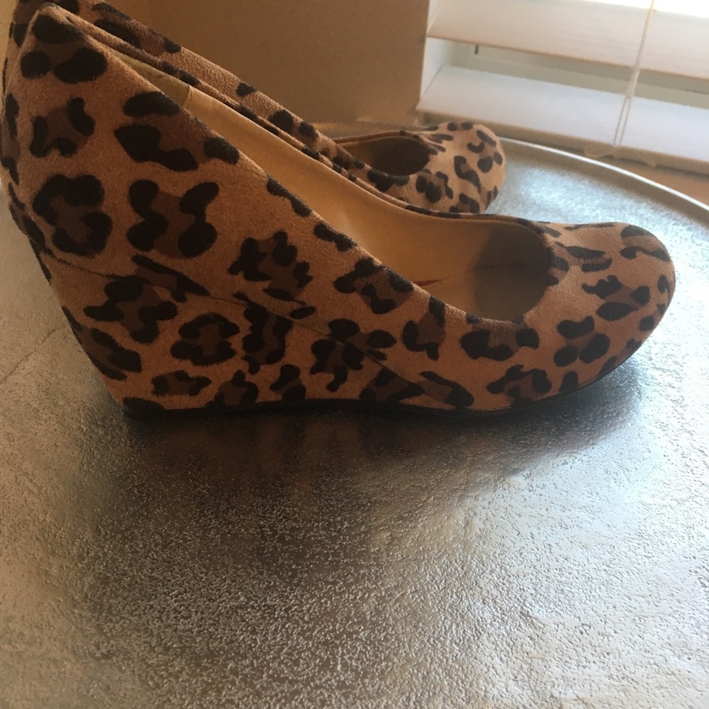 Chinese Laundry Leopard Wedges sz 7